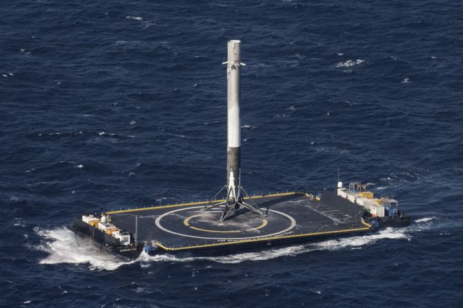 Después de que la nave Dragon se separe del Falcon 9, el cohete aterrizará en la plataforma marítima llamada Of Course I Still Love You (Ocisly) que opera en el océano Atlántico.