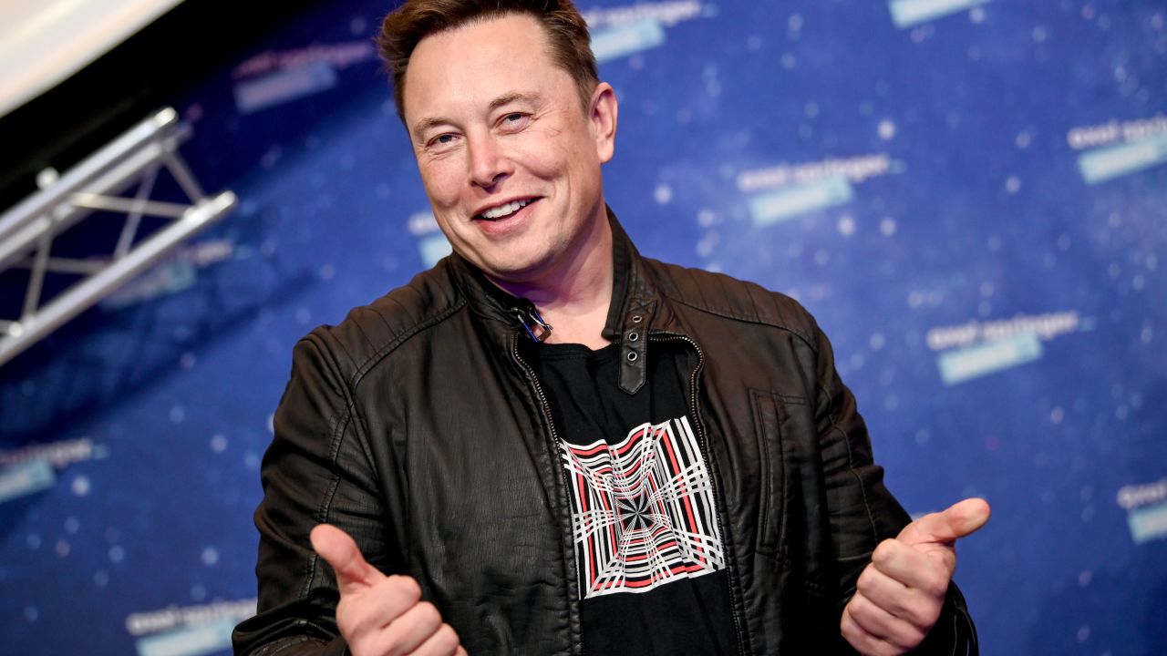 SpaceX owner and Tesla CEO Elon Musk poses as he arrives on the red carpet for the Axel Springer Awards ceremony, in Berlin, on December 1, 2020. (Photo by Britta Pedersen / POOL / AFP)