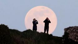 CNNE 984271 - la noche de este lunes habra una superluna rosa