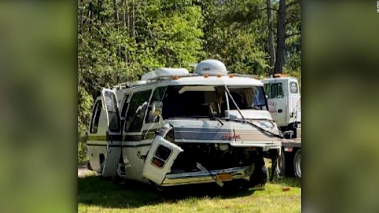 CNNE 984461 - asi quedo la caravana de willie colon tras el accidente