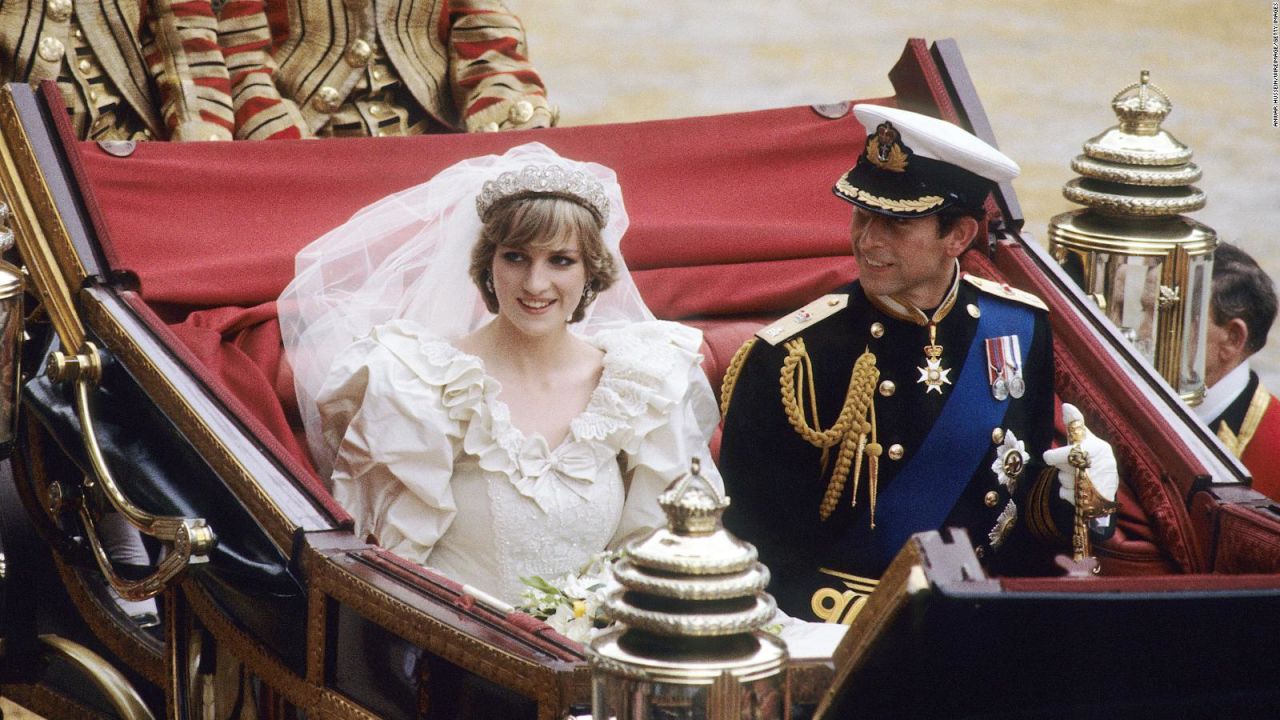 CNNE 984985 - exhibiran vestido de boda de la princesa diana