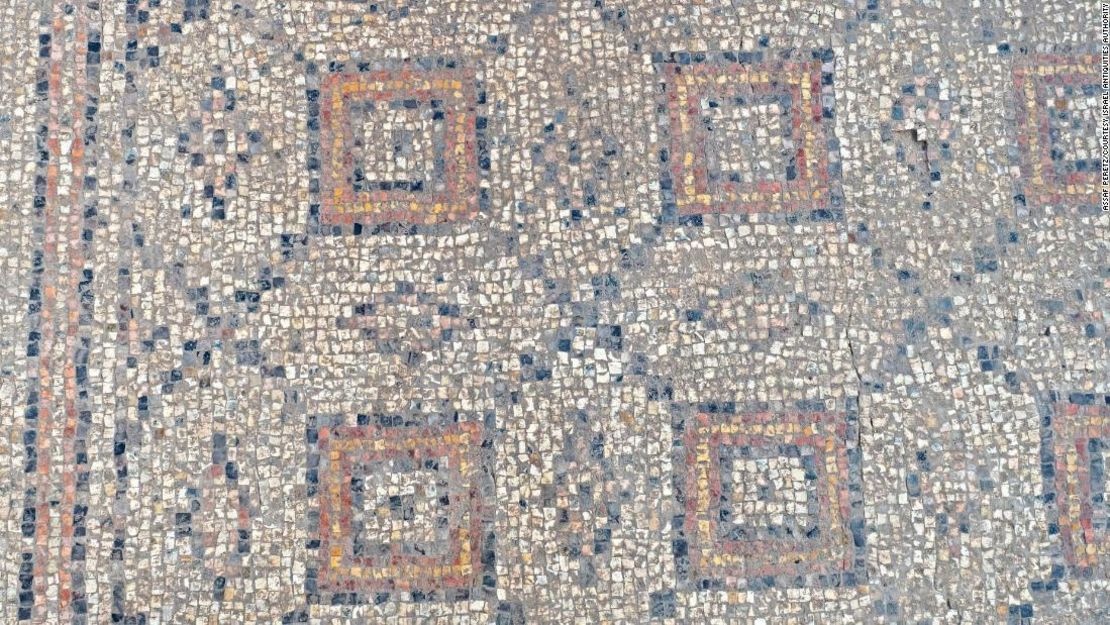 Los arqueólogos que trabajan en la ciudad de Yavne, en Israel, descubrieron un mosaico de 1.600 años de antigüedad en buen estado de conservación.