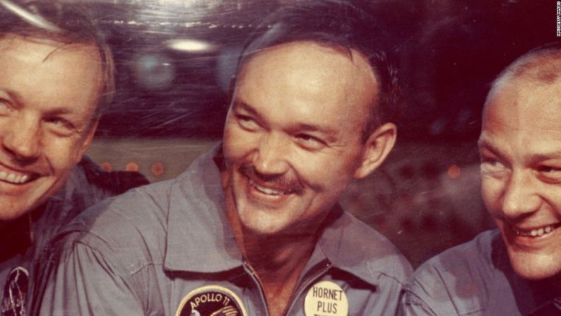 El astronauta Michael Collins murió de cáncer a finales el 28 de abril. Tenía 90 años. Collins fue conocido como “el hombre más solitario de la historia”, y fue el piloto del módulo de comando del Apolo 11 que orbitaba sobre Neil Armstrong y Buzz Aldrin mientras caminaban sobre la superficie lunar por primera vez en 1969.