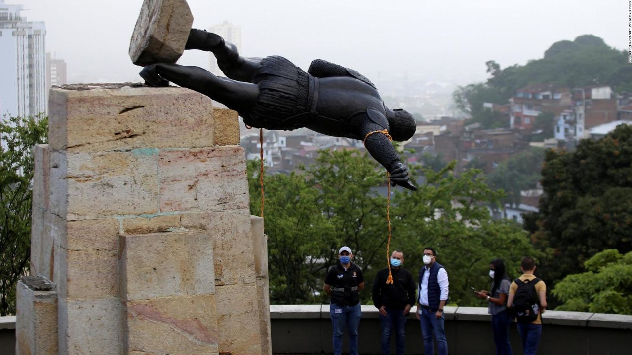 CNNE 985570 - derriban estatua de conquistador espanol en cali