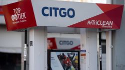 CNNE 987521 - los 6 de citgo son enviados a arresto domiciliario