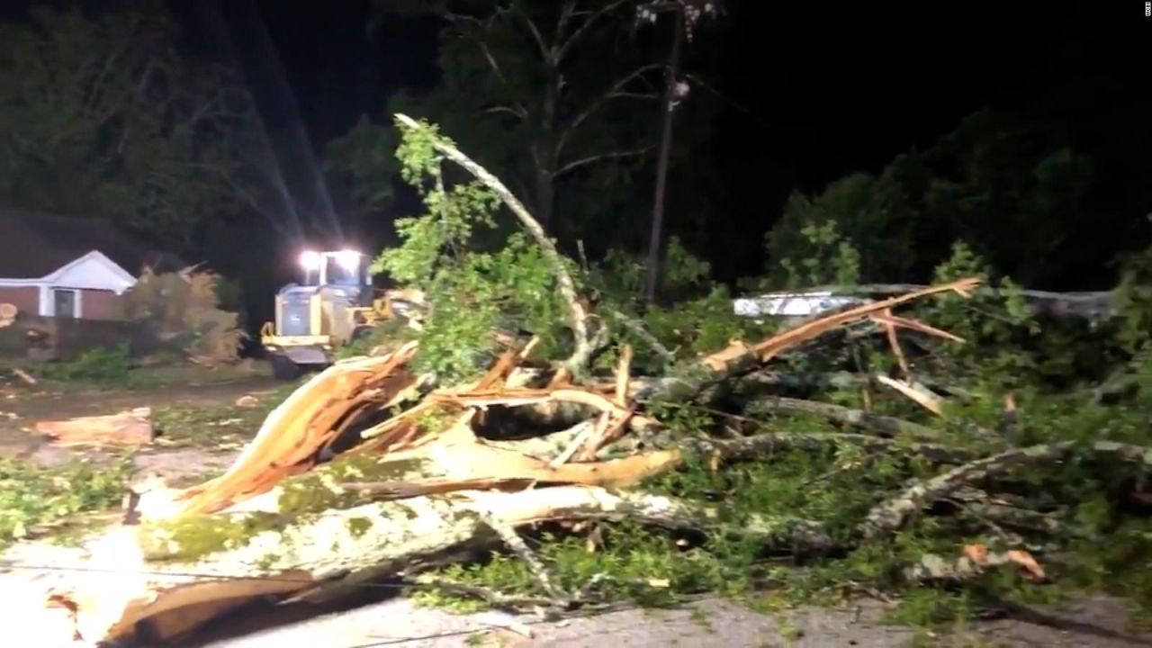 CNNE 987948 - varios tornados azotan ciudades en mississippi