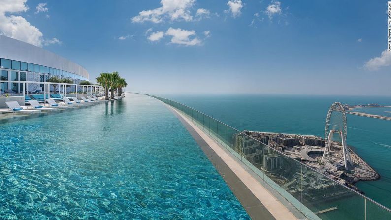 Dubai suma otro récord Guinness, el de la piscina infinita más alta del mundo. (Cortesía: Address Hotel + Resorts) →