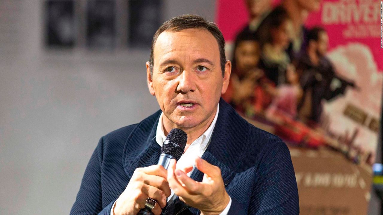 CNNE 988956 - piden que se identifique hombre que acusa a kevin spacey