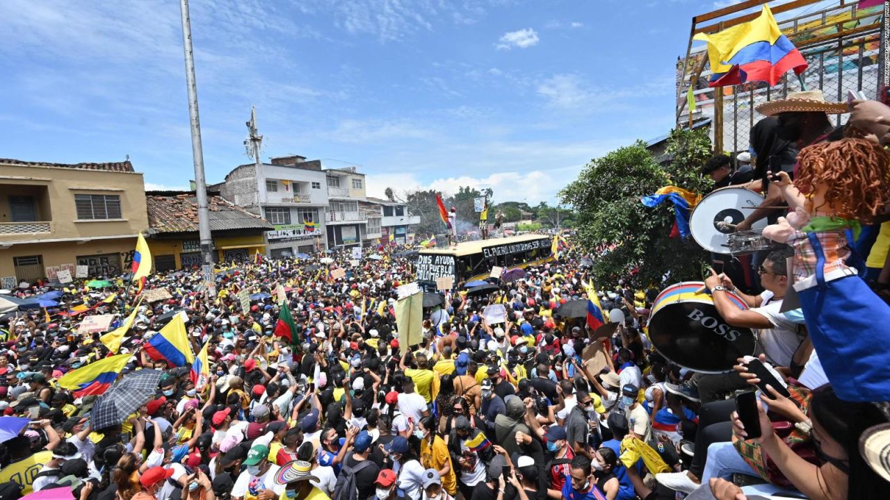 CNNE 989054 - ¿por que hay protestas masivas en colombia?