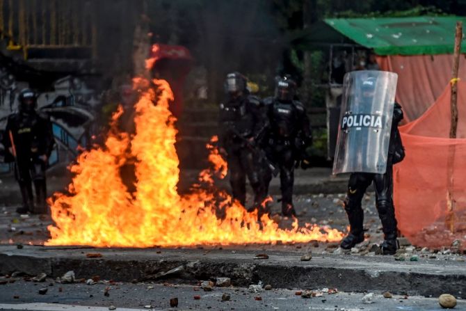 A pesar de que las protestas han sido pacíficas en su mayoría, dejaron imágenes de caos como esta en varias ciudades del país.