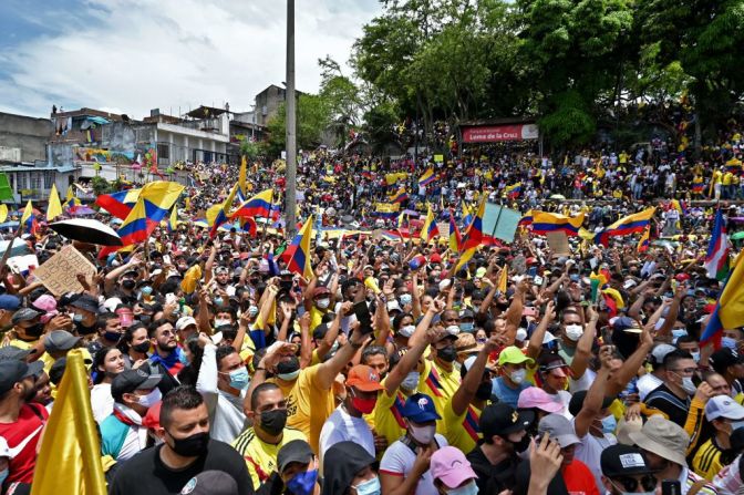Miles de ciudadanos han salido a las calles de Colombia para protestar contra la reforma tributaria propuesta por el gobierno de Iván Duque. Mira en esta galería algunas de las imágenes más impactantes que han dejado las protestas.