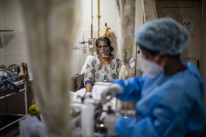 A medida que los casos de coronavirus aumentan en la India, el sistema de atención médica del país se ha extendido más allá del punto de quiebre. Crédito: Rebecca Conway/Getty Images