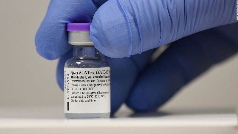 5 preguntas tras el anuncio de disminución de efectividad de la vacuna de pfizer | cnn
