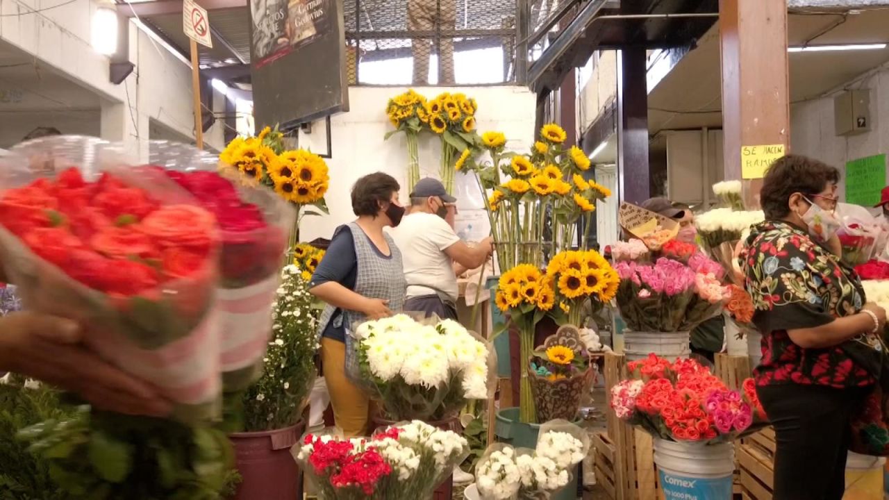 CNNE 992365 - panteones y mercado de flores abren por dia de la madre