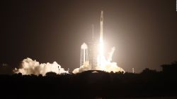 CNNE 993148 - spacex aceptara dogecoin para una mision espacial