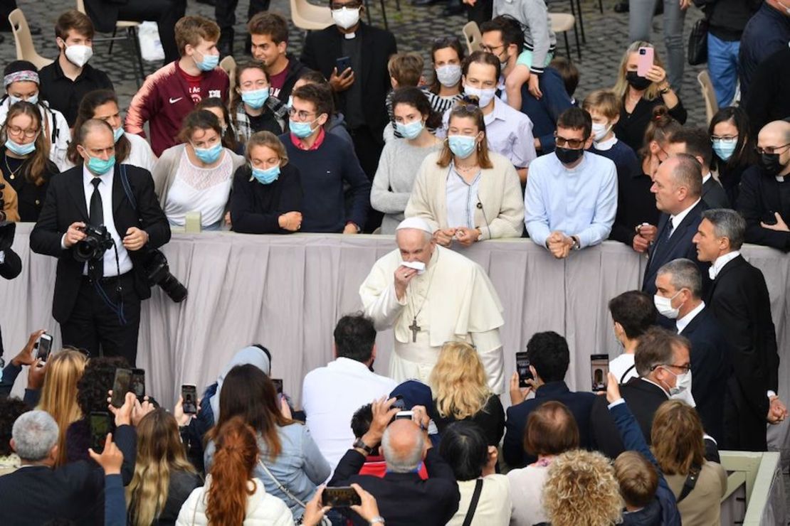 CNNE 993253 - topshot-vatican-religion-pope-audience