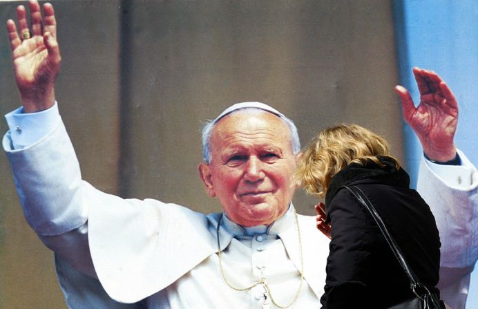 El 27 de abril de 2014, el papa Juan Pablo II fue canonizado.