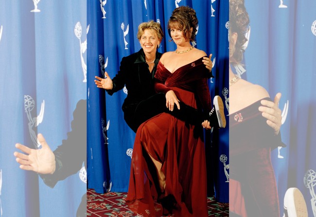 DeGeneres y Patricia Richardson fueron las anfitrionas de los premios Primetime Emmy Awards en 1994.