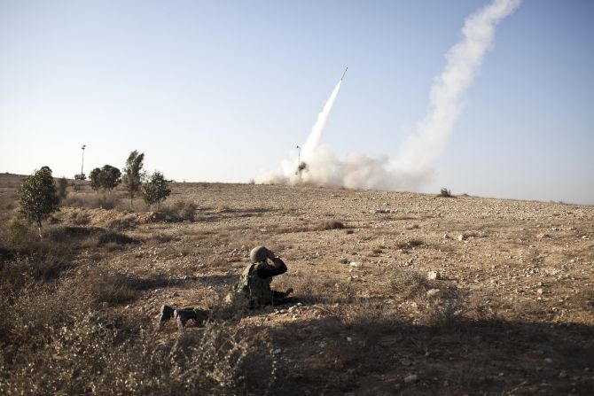 Israel comenzó a desarrollar el sistema de defensa en febrero de 2007, se completó su serie de pruebas en julio de 2010, y fue declarado operativo en 2011.