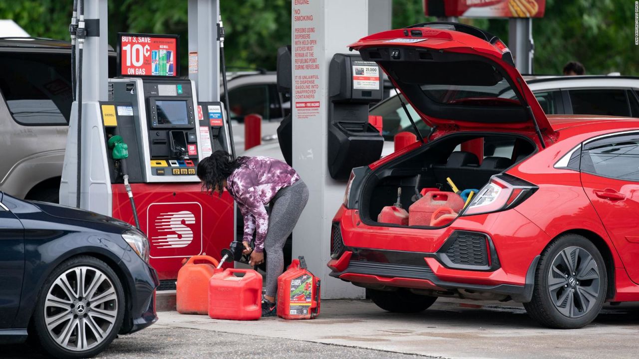 CNNE 994703 - echar gasolina "por si acaso" crea caos, dice economista