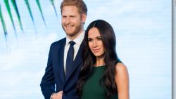 CNNE 994966 - reubican estatuas de harry y meghan en museo