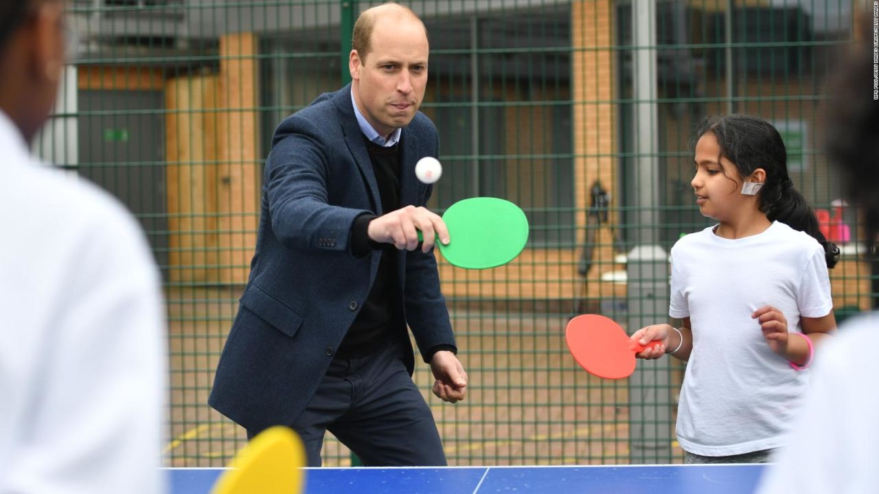 CNNE 995097 - los duques de cambridge sorprenden jugando al ping pong