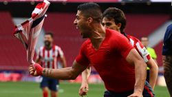 CNNE 995619 - suarez se vistio de heroe para el atletico