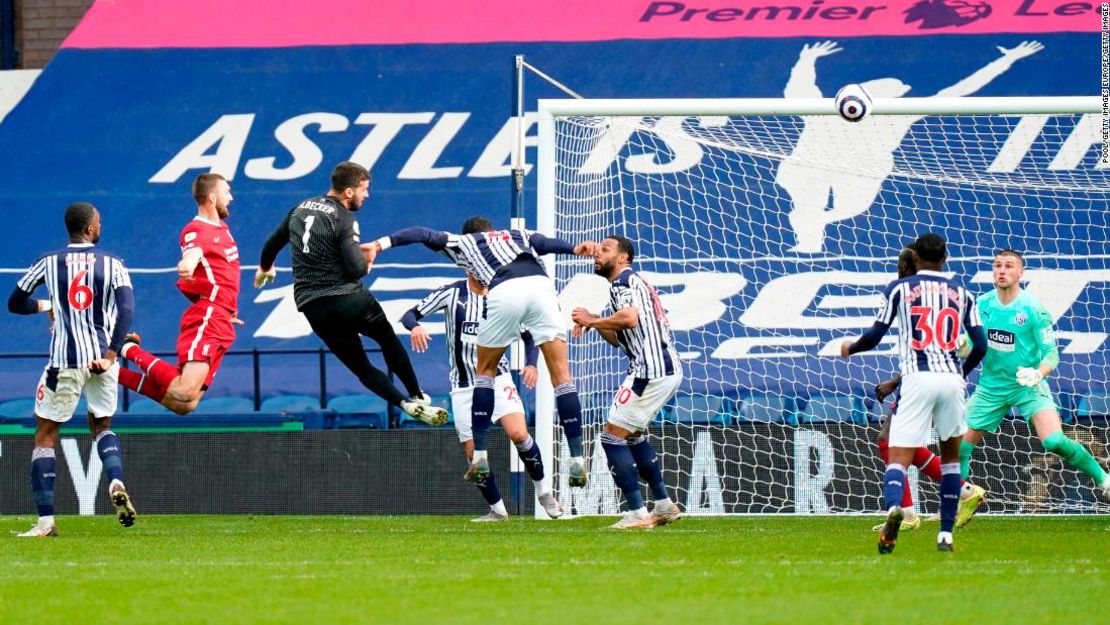 El momento en que Alisson hizo historia con el Liverpool.