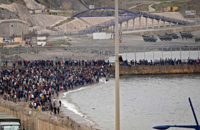 Se trata de la mayor afluencia de inmigración ilegal hasta este lugar en un solo día, según le dijo a CNN un portavoz del gobierno español.