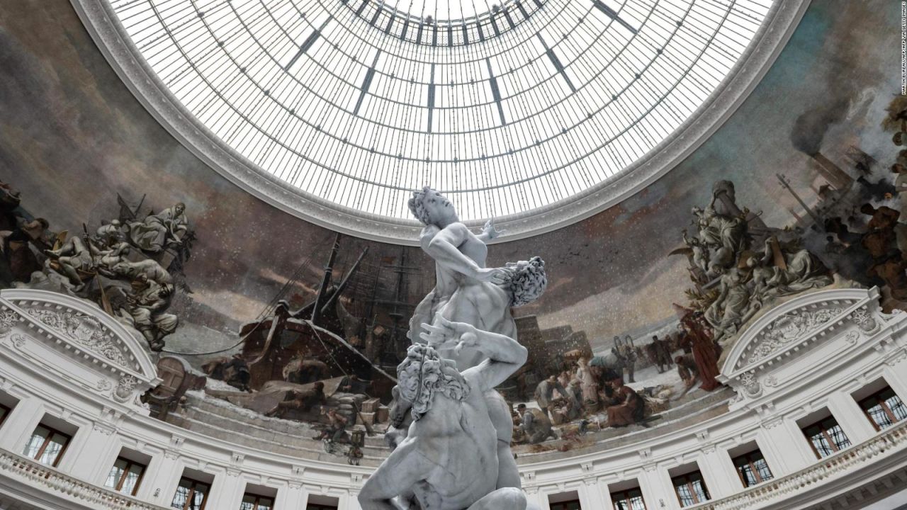 CNNE 996654 - la antigua bolsa de comercio paris se transforma un museo