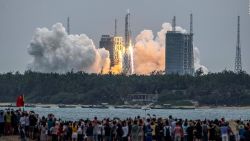 CNNE 996828 - asi avanza el ensamblaje de la estacion espacial china