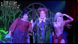 CNNE 999745 - "hocus pocus" vuelve con su elenco original