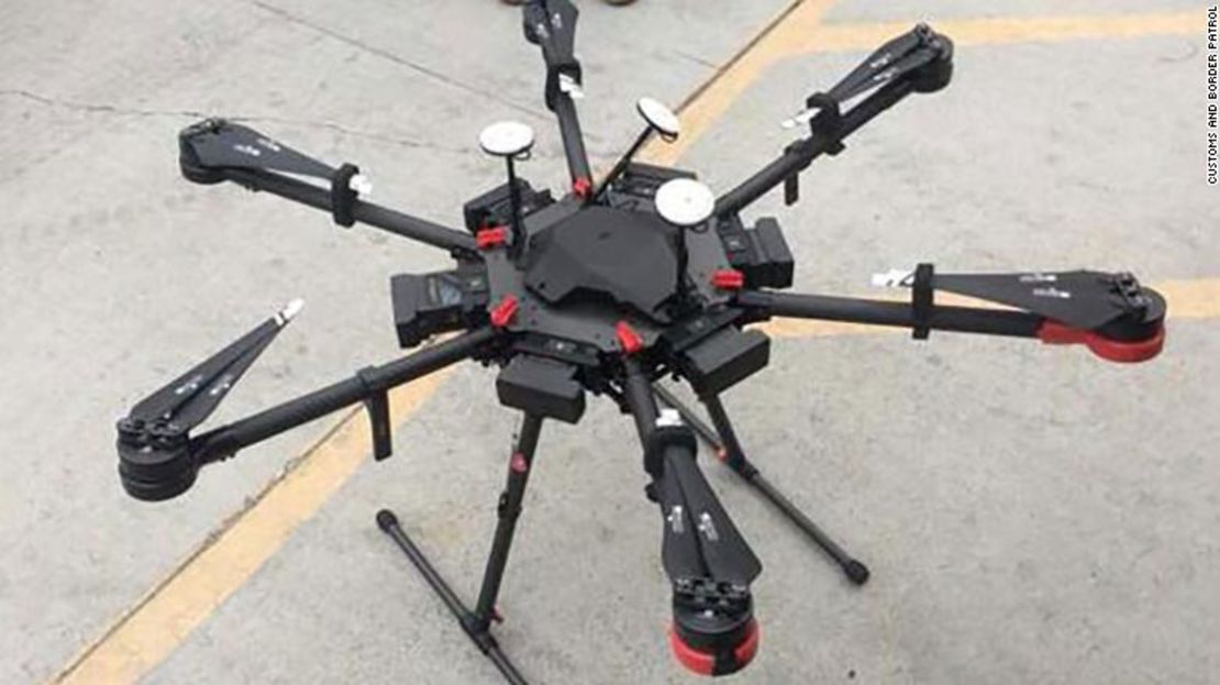 Este dron fue usado en 2017 por un hombre para contrabandear drogas en la frontera, según CBP.