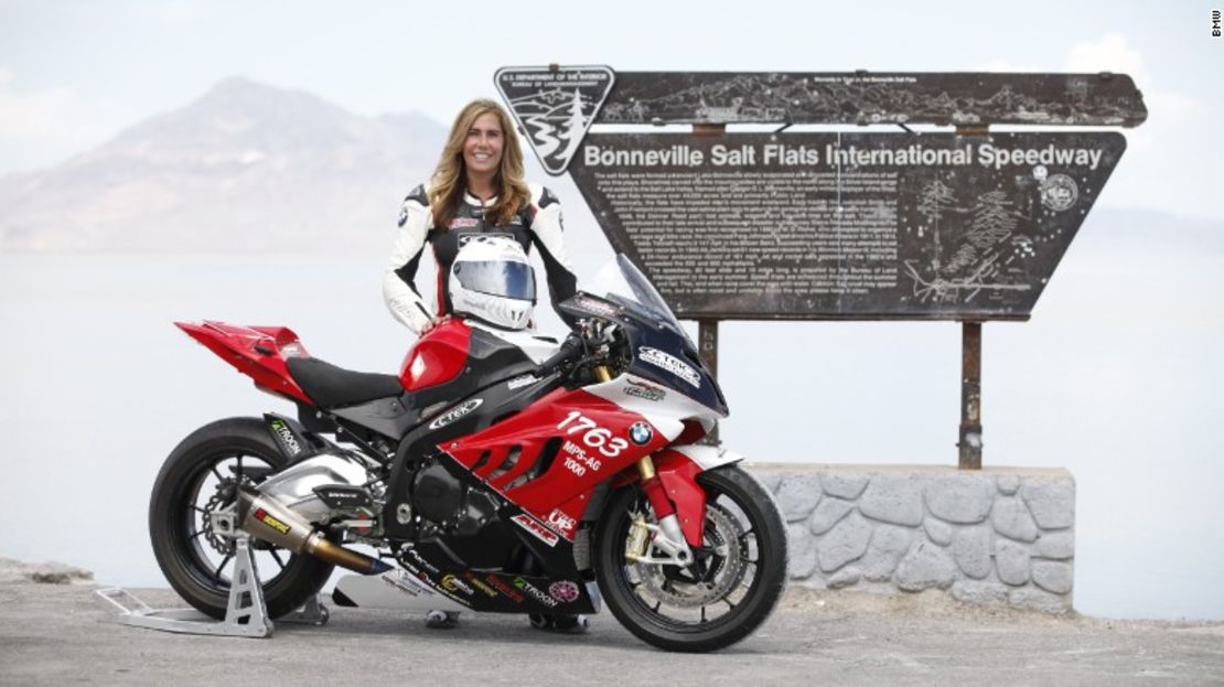 Valerie Thompson es la siete veces ganadora del récord de velocidad en tierra de motocicleta