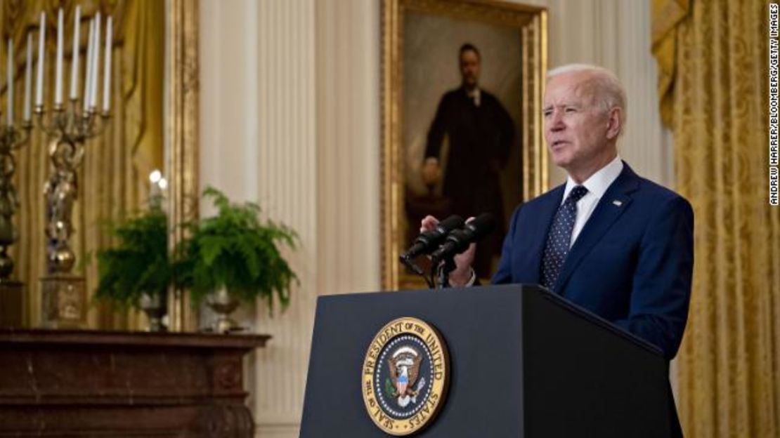 Biden habla sobre las nuevas sanciones en la Sala Este de la Casa Blanca el 15 de abril de 2021.