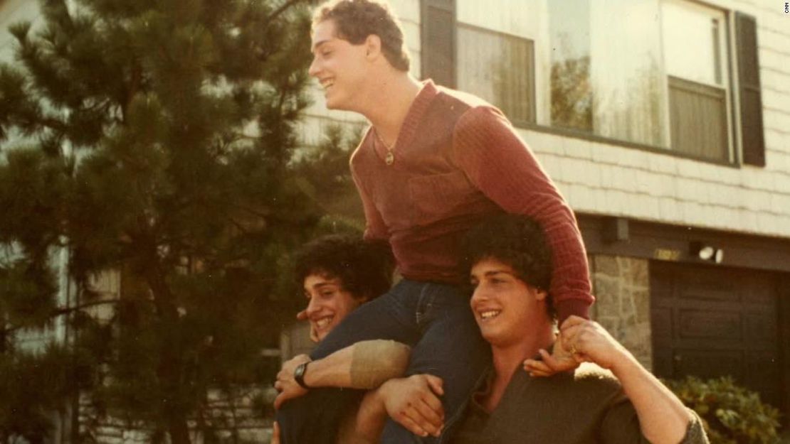 CNNE 9cf348ff - 190118095457-three-identical-strangers-clip-1-00005302-super-169