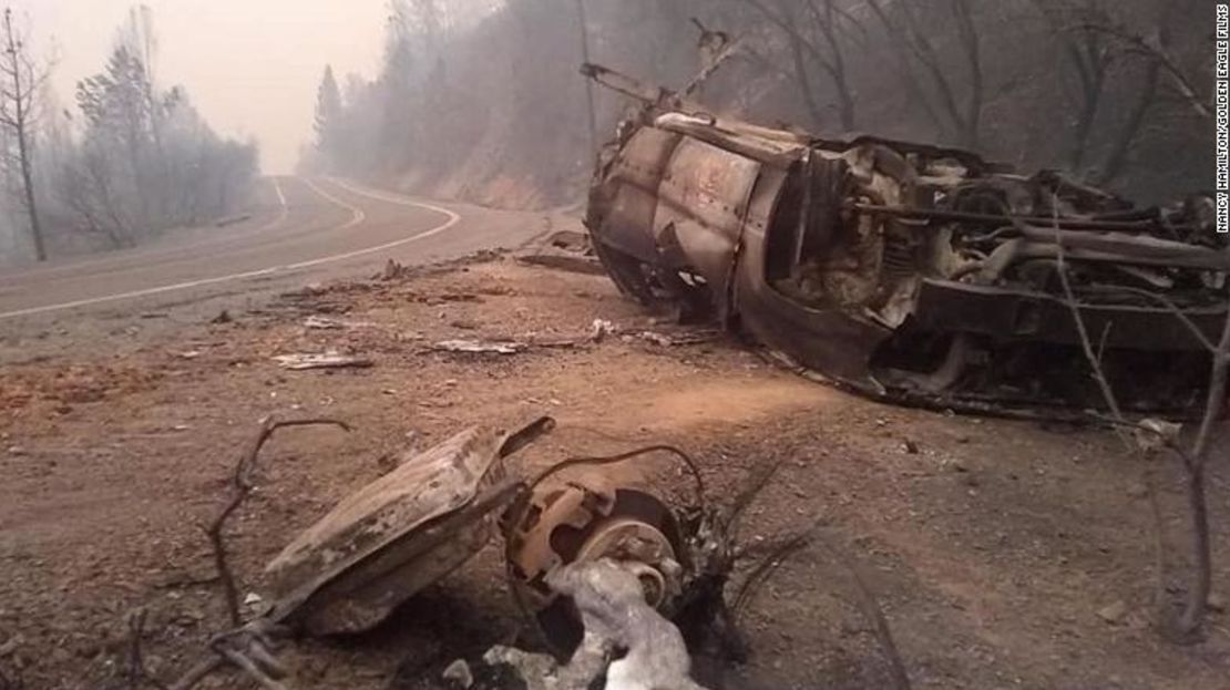 Esta foto compartida por Nancy Hamilton dijo que fue aterrador conducir por Berry Creek, en el norte de California, donde el incendio de North Complex ha quemado más de 100.000 hectáreas.