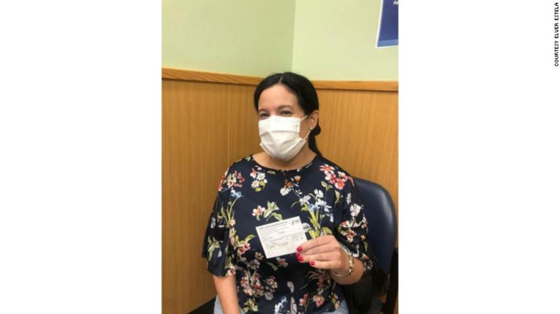 Úrsula Gonzales recibió su vacuna en una farmacia en Seattle.