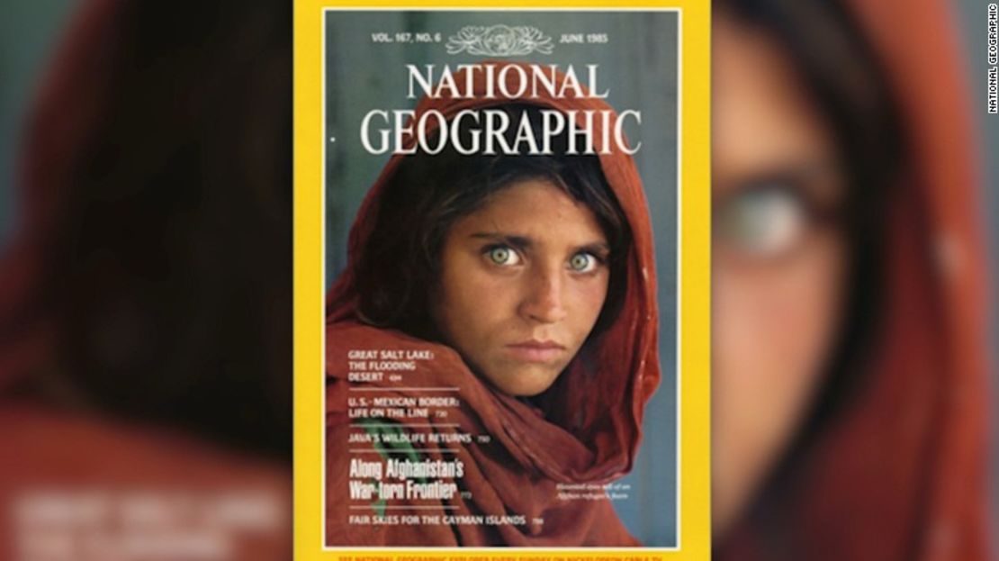 Sharbat Gula tenía 12 años cuando el fotógrafo Steve McCurry capturó la icónica imagen de su vida en un campo de refugiados.