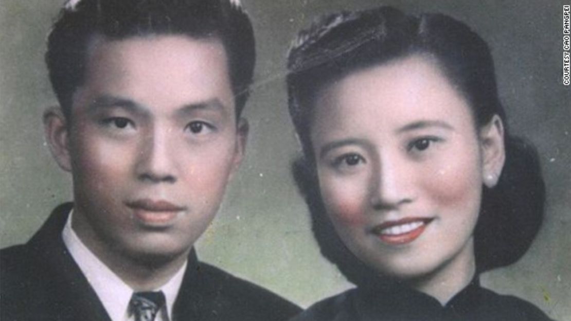 Cao Yuehua, a la izquierda, y Wang Deyi cuando eran jóvenes amantes en China.