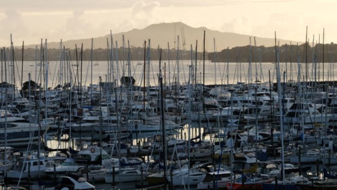 Cientos de yates y botes en un muelle de Auckland, Nueva Zelandia.