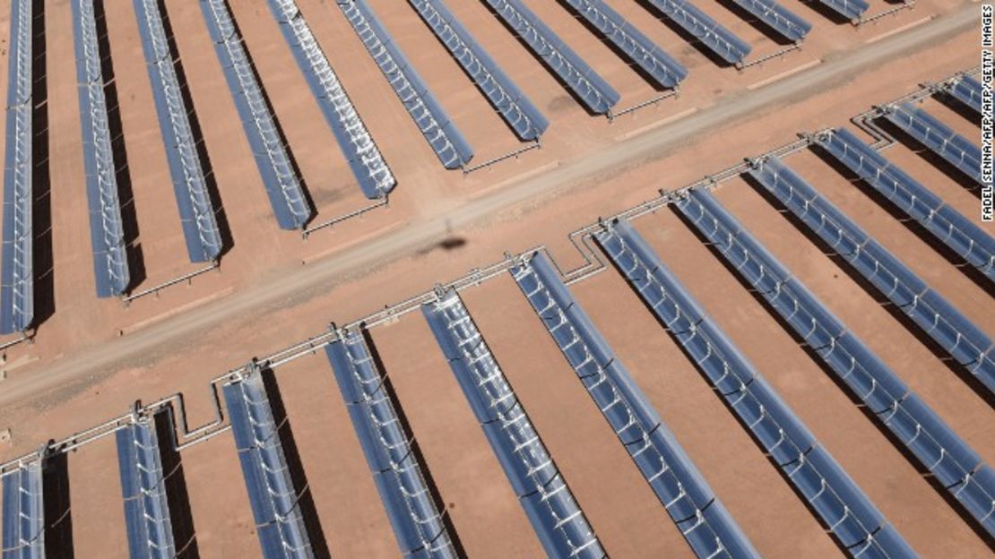 Una vista aérea a los espejos solares de la planta termosolar Noor 1.