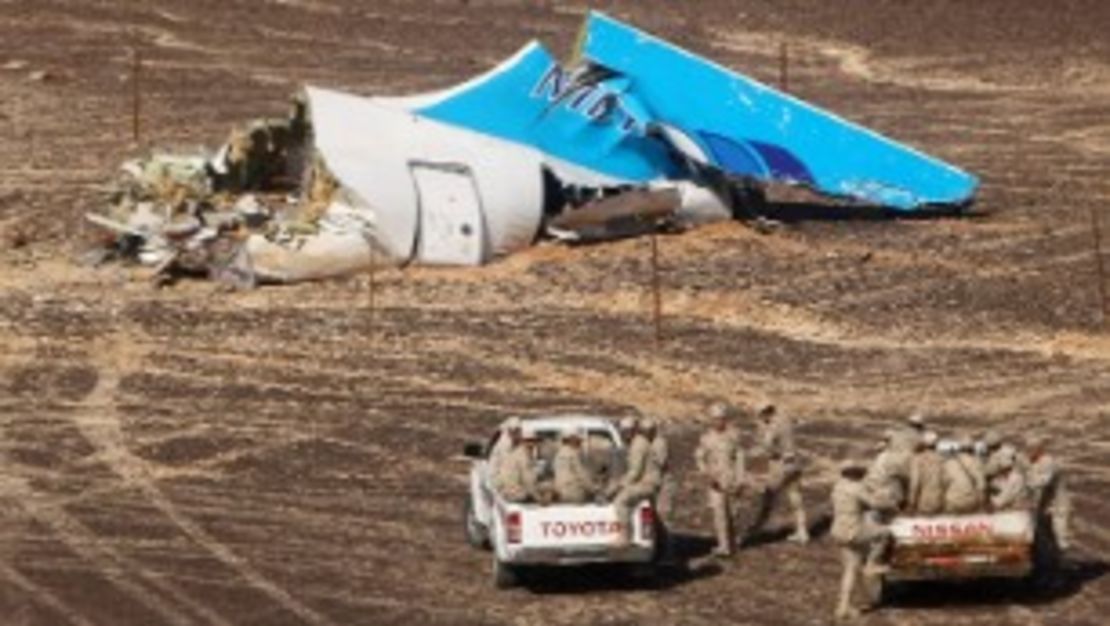 Restos del avión de Metrojet sobre el Sinaí.