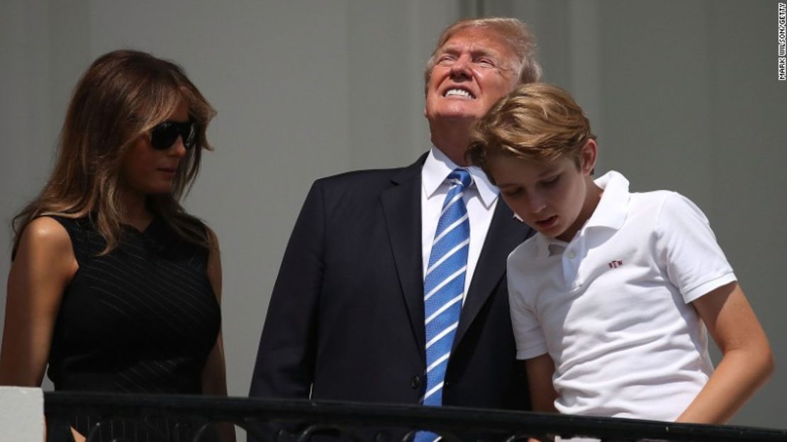 CNNE ad90e38d - 170821152122-donald-melania-barron-trump-eclipse-exlarge-169