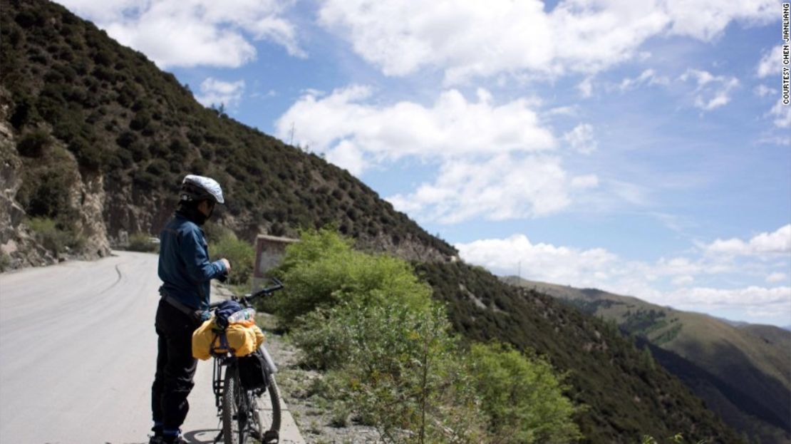 CNNE b4b84a33 - 160219160835-chen-jianliang-tibet-bike-exlarge-169