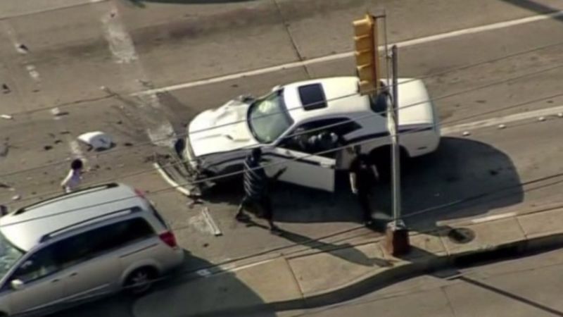 Una madre 'detiene' a un ladrón de autos tras un peligroso choque | cnn