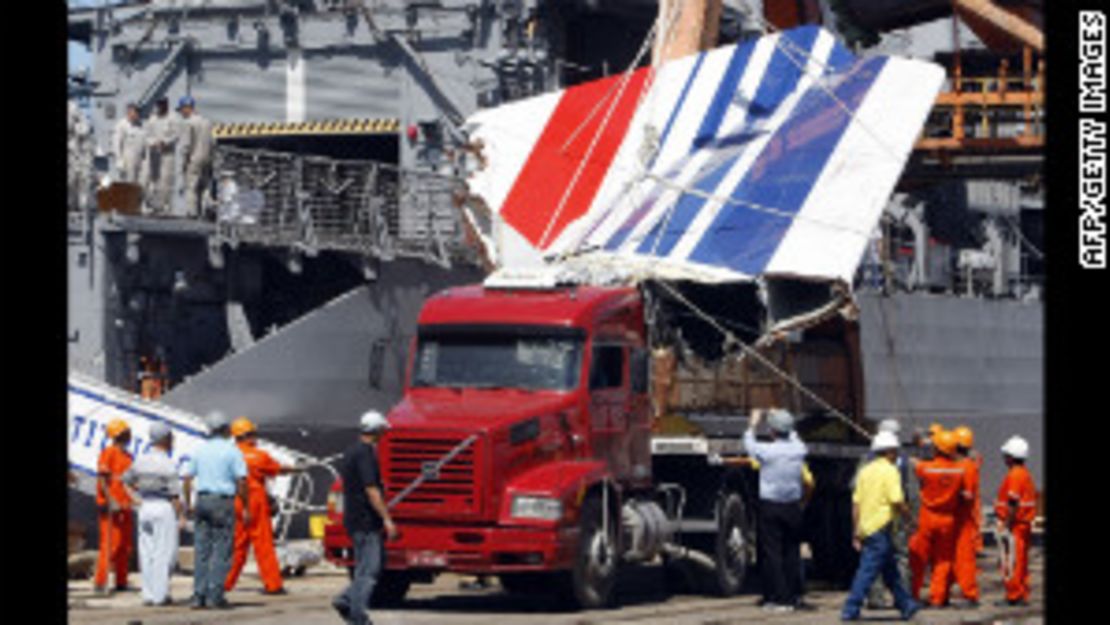 Restos recuperados del vuelo de 447 Air France.