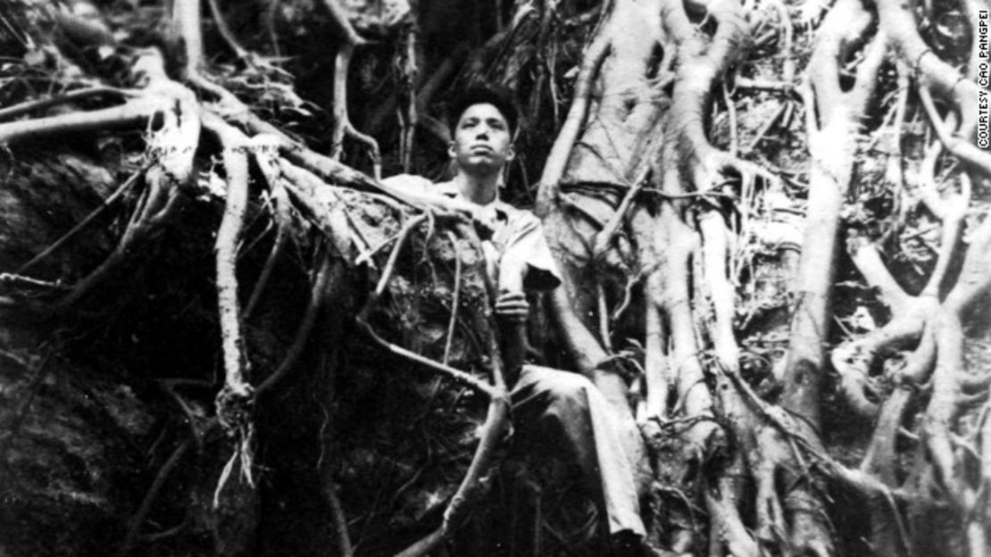 Cao visto aquí en su uniforme militar durante la Segunda Guerra Mundial.