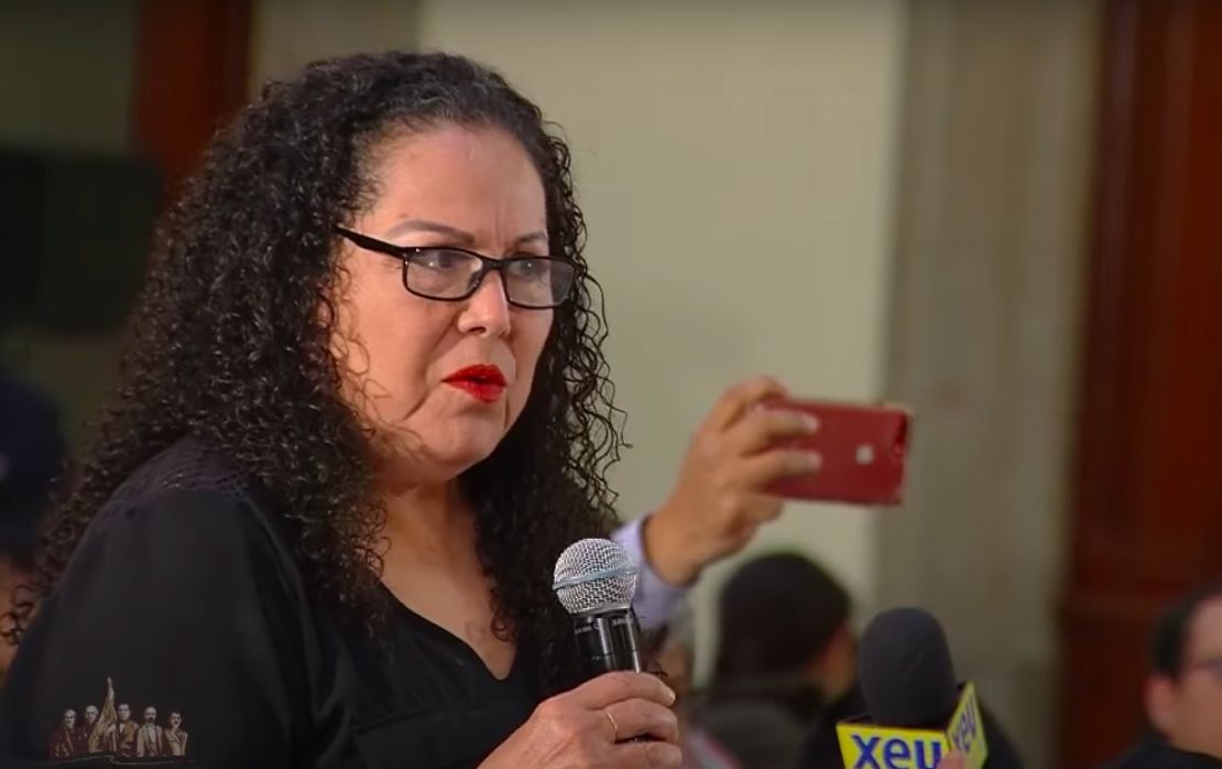 La periodista Lourdes Maldonado, durante una rueda de prensa con el presidente de México el 26 de marzo de 2019.