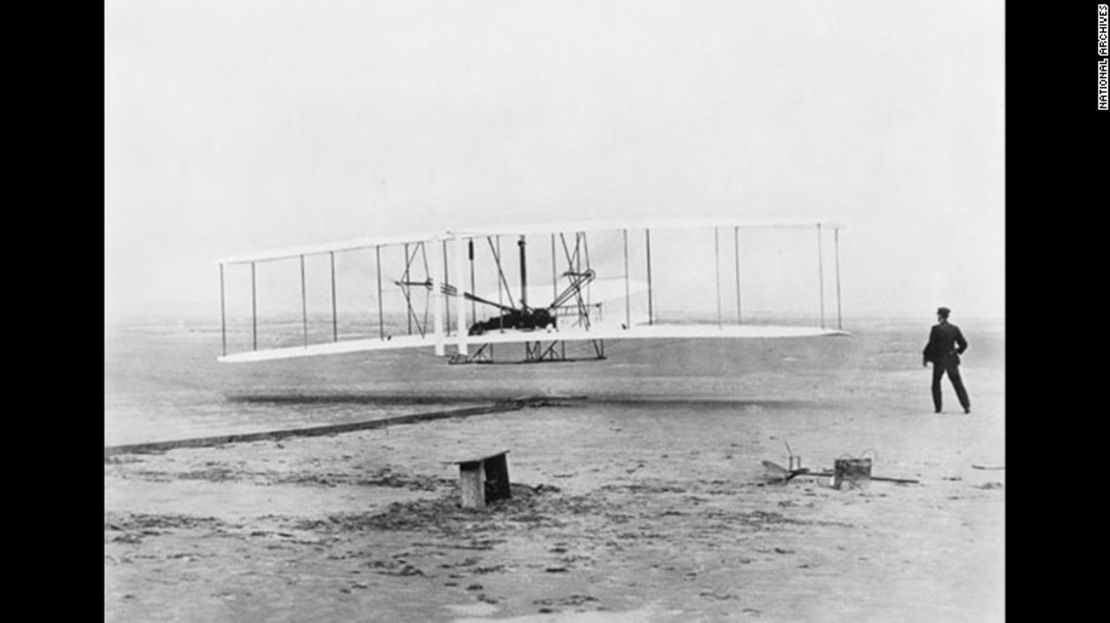 Los hermanos Wright probaron con éxito el vuelo motorizado el 17 de diciembre de 1903.